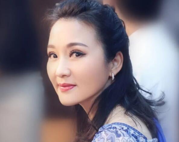 方亚芬